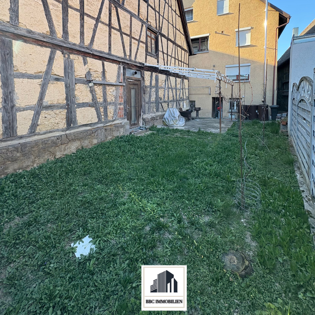 Rechte Seite eines modernen Dreifamilienhauses – Komplett saniert und vielseitig nutzbar! (72108 Ergenzingen)