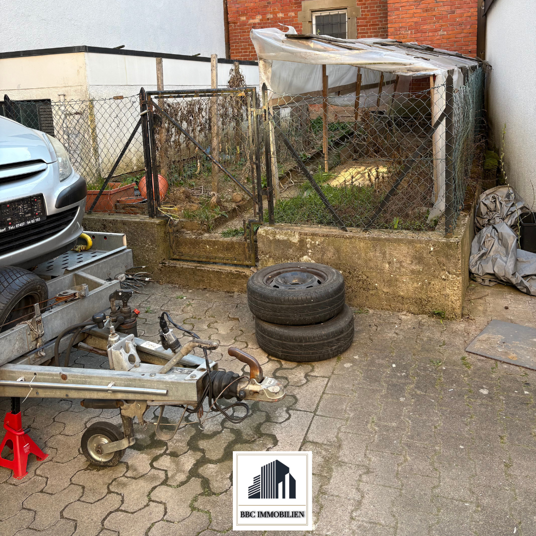 Rechte Seite eines modernen Dreifamilienhauses – Komplett saniert und vielseitig nutzbar! (72108 Ergenzingen)