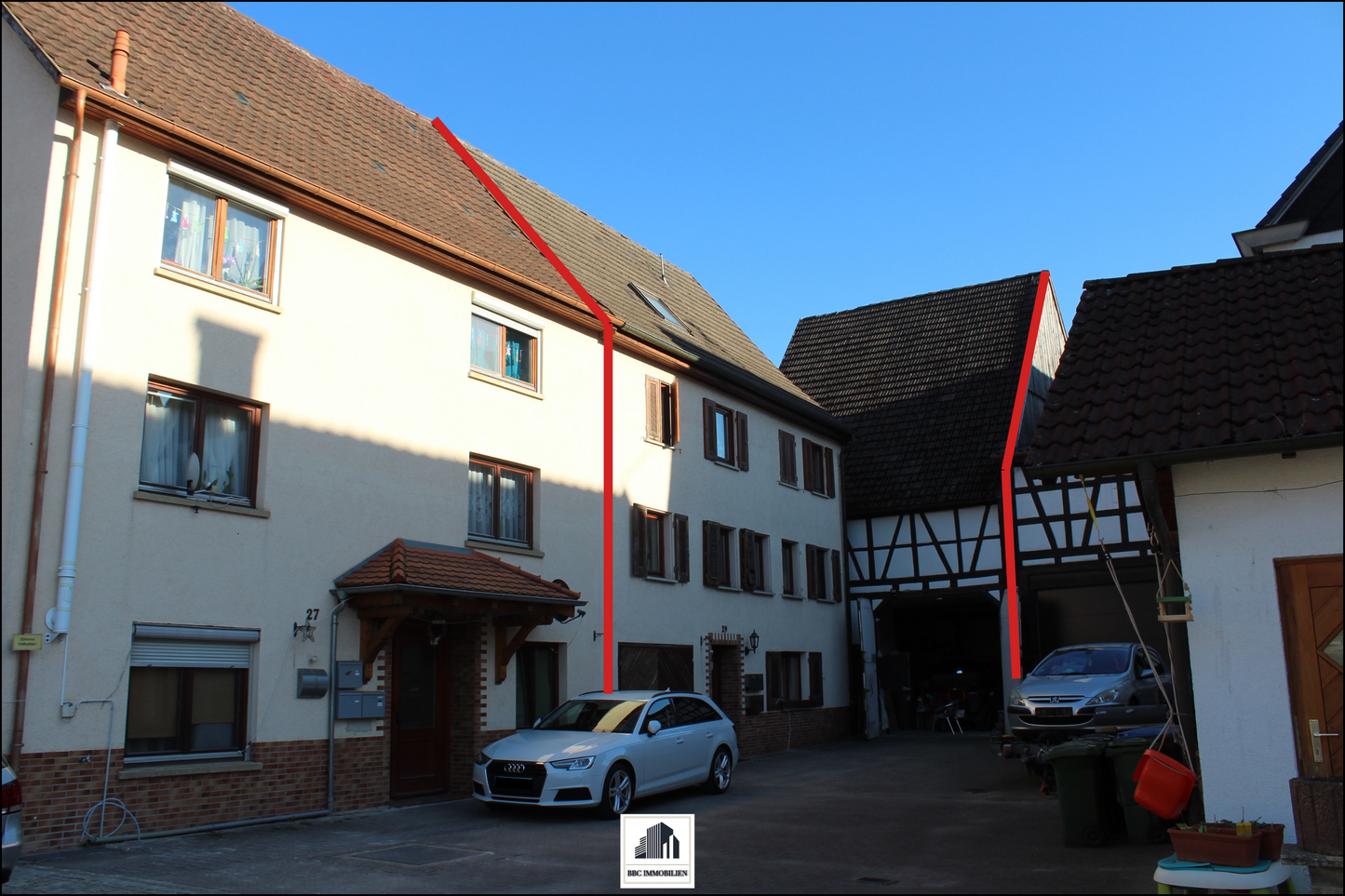 Rechte Seite eines modernen Dreifamilienhauses – Komplett saniert und vielseitig nutzbar! (72108 Ergenzingen)