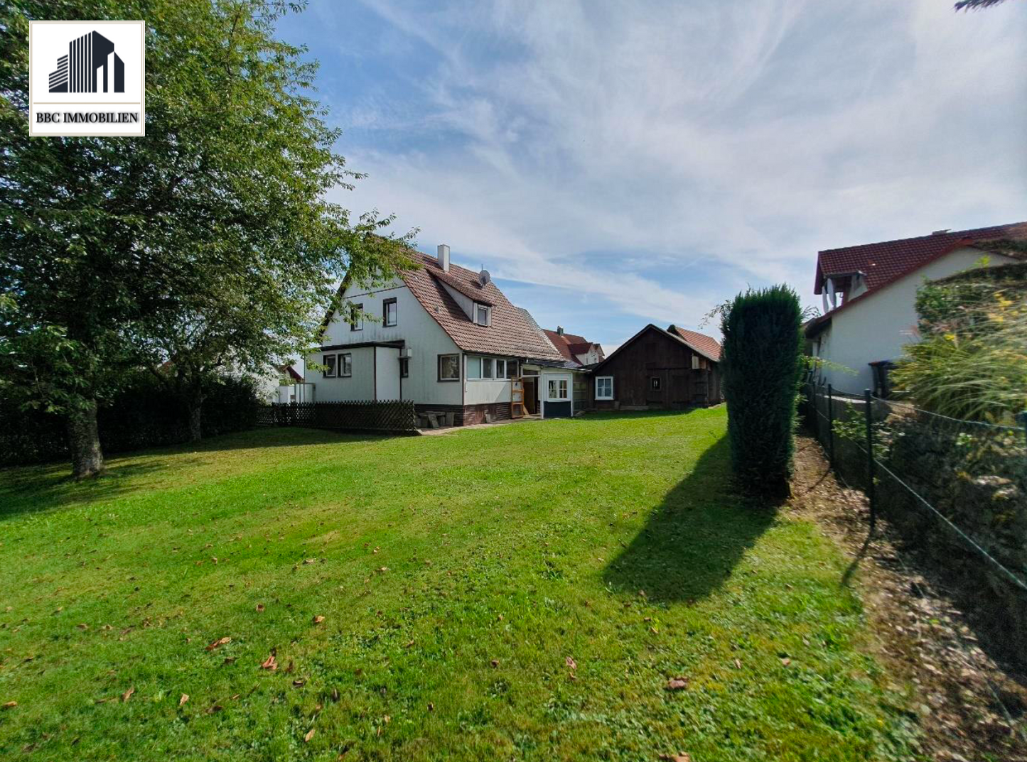 Charmantes Einfamilienhaus mit Scheune und großem Grundstück! (71083 Herrenberg-Oberjesingen)