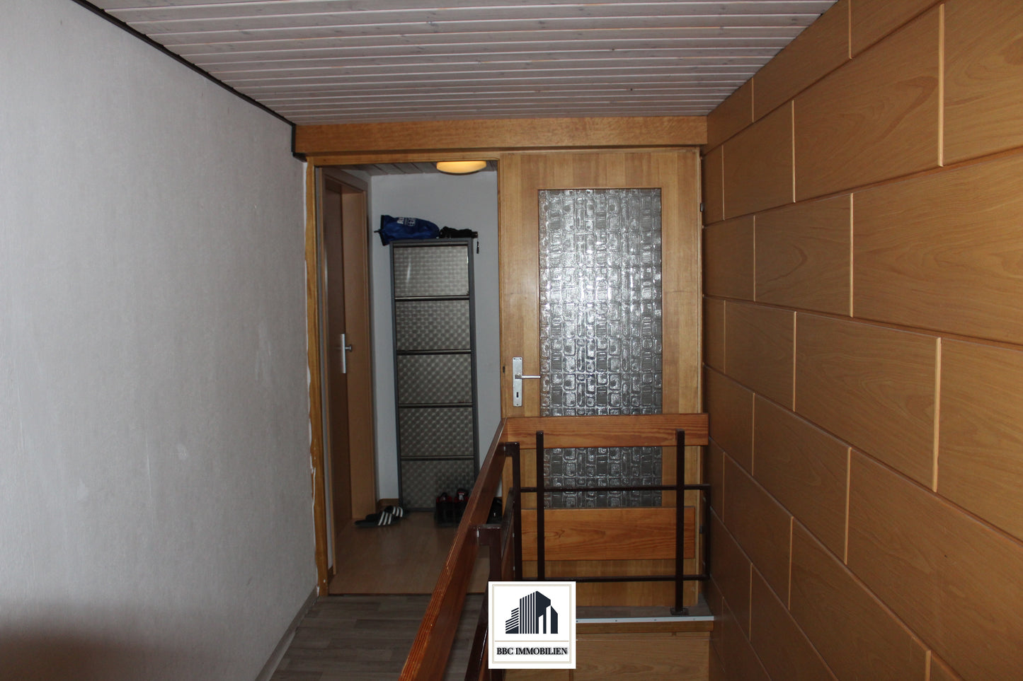 Rechte Seite eines modernen Dreifamilienhauses – Komplett saniert und vielseitig nutzbar! (72108 Ergenzingen)