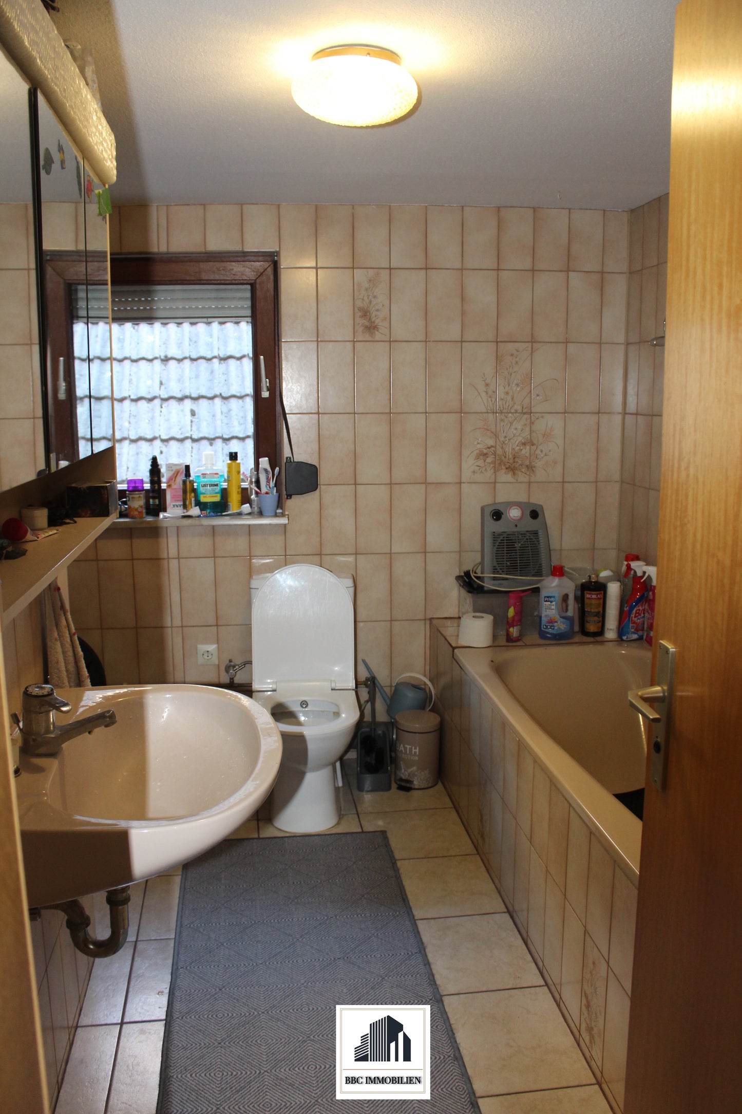 Rechte Seite eines modernen Dreifamilienhauses – Komplett saniert und vielseitig nutzbar! (72108 Ergenzingen)