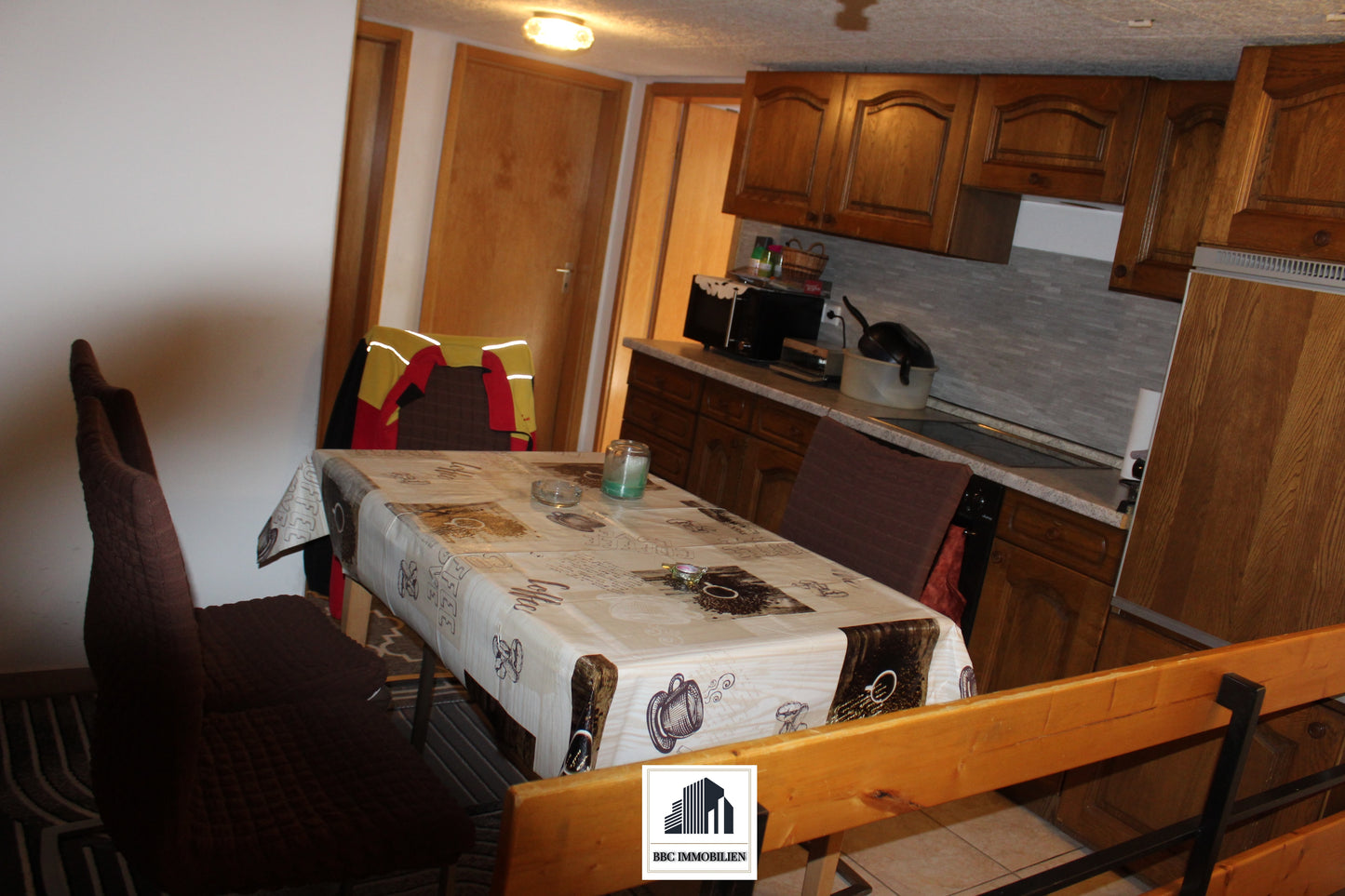 Rechte Seite eines modernen Dreifamilienhauses – Komplett saniert und vielseitig nutzbar! (72108 Ergenzingen)