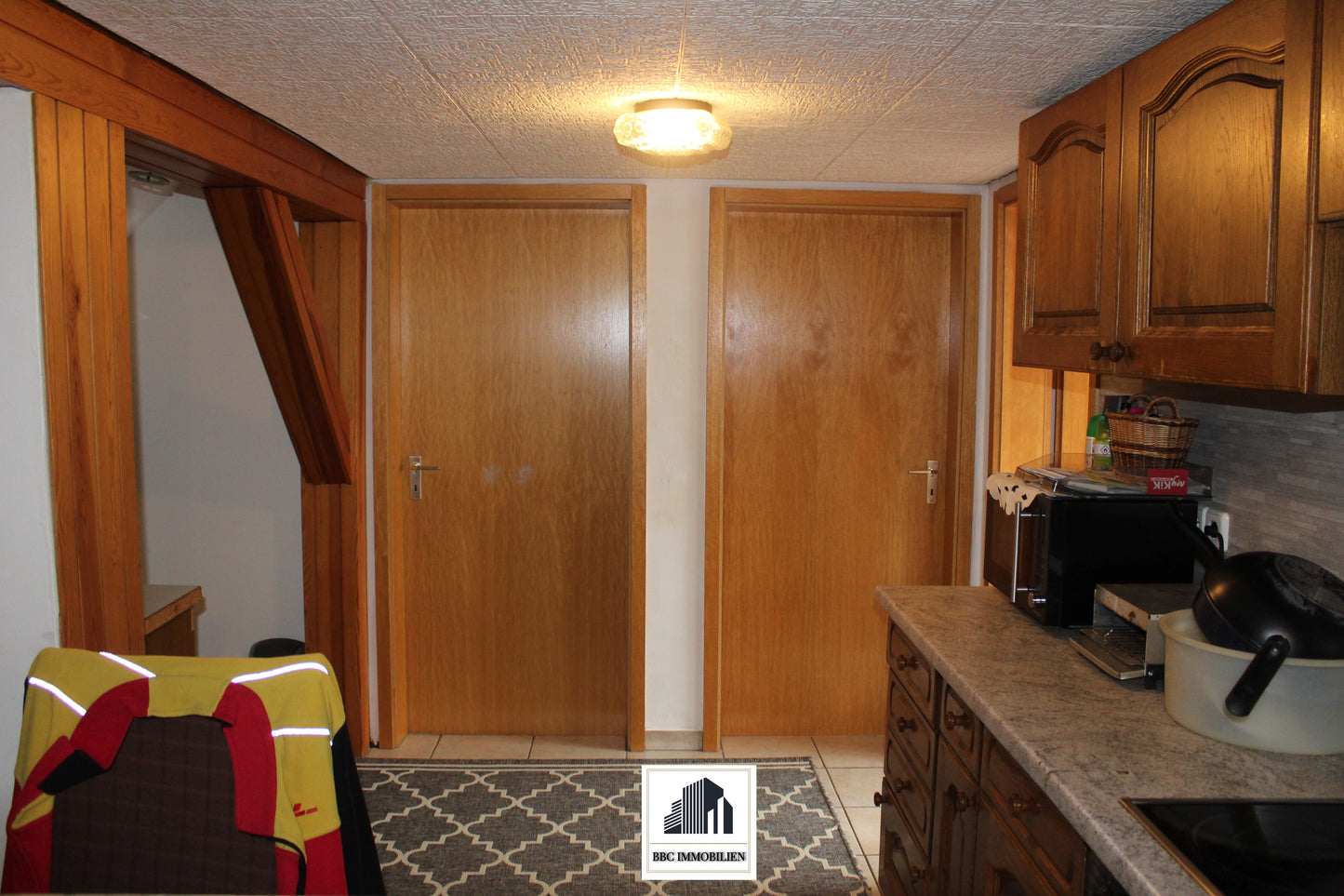 Rechte Seite eines modernen Dreifamilienhauses – Komplett saniert und vielseitig nutzbar! (72108 Ergenzingen)