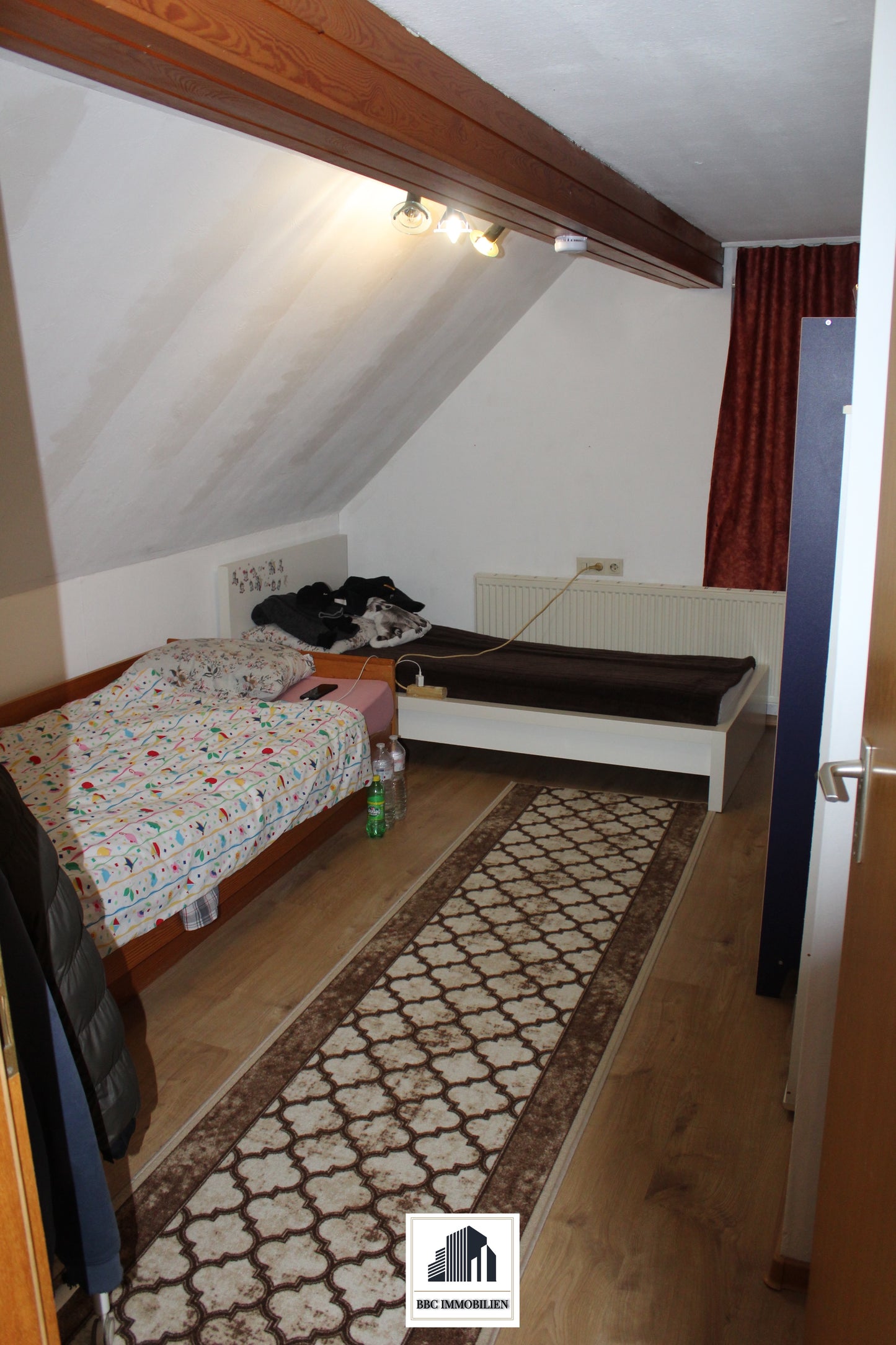 Rechte Seite eines modernen Dreifamilienhauses – Komplett saniert und vielseitig nutzbar! (72108 Ergenzingen)