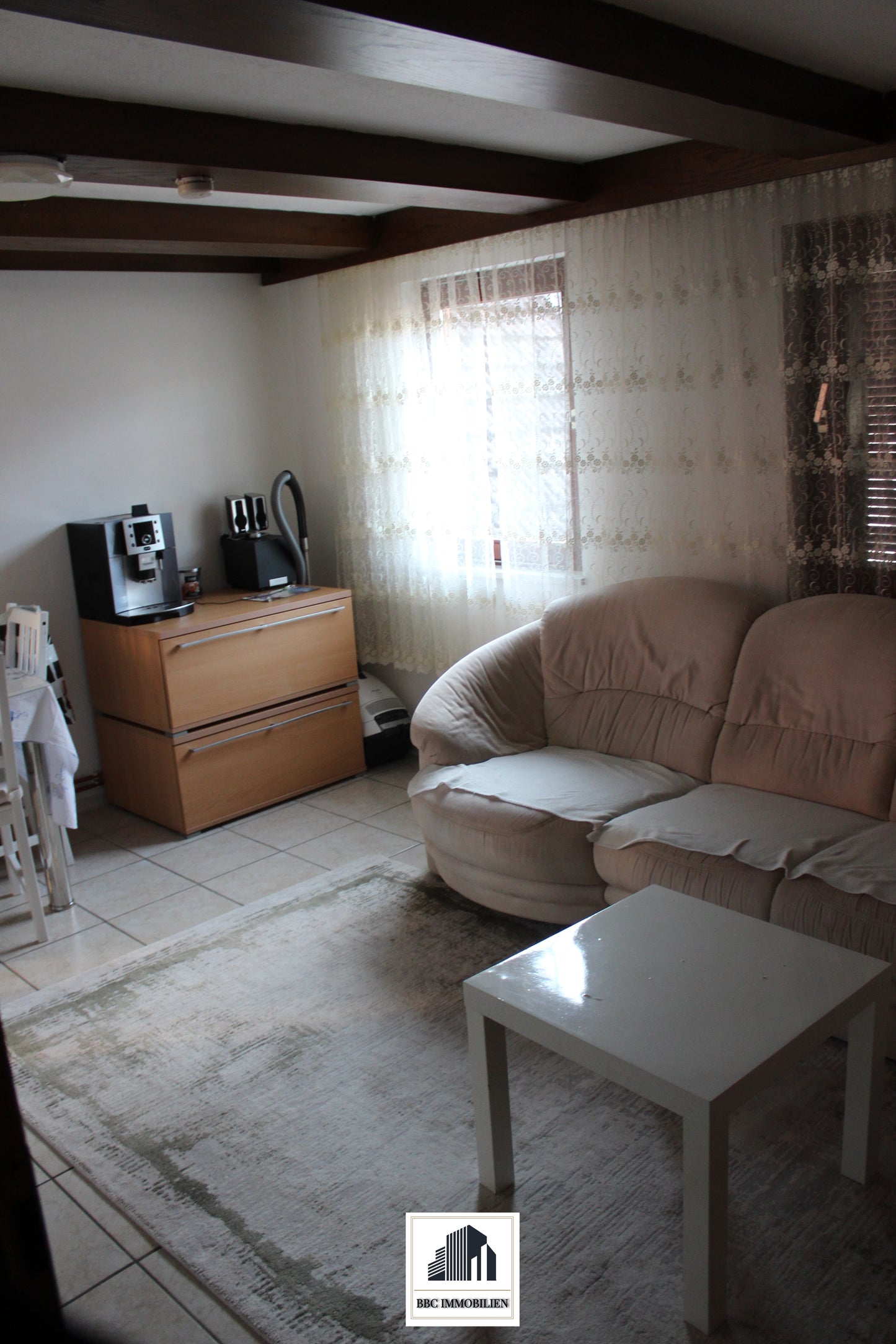 Rechte Seite eines modernen Dreifamilienhauses – Komplett saniert und vielseitig nutzbar! (72108 Ergenzingen)