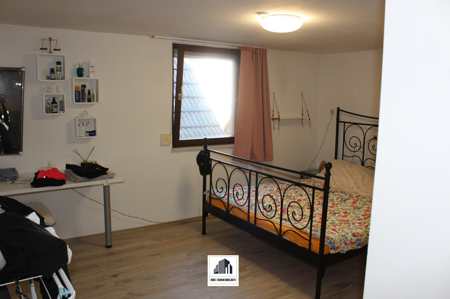 Rechte Seite eines modernen Dreifamilienhauses – Komplett saniert und vielseitig nutzbar! (72108 Ergenzingen)