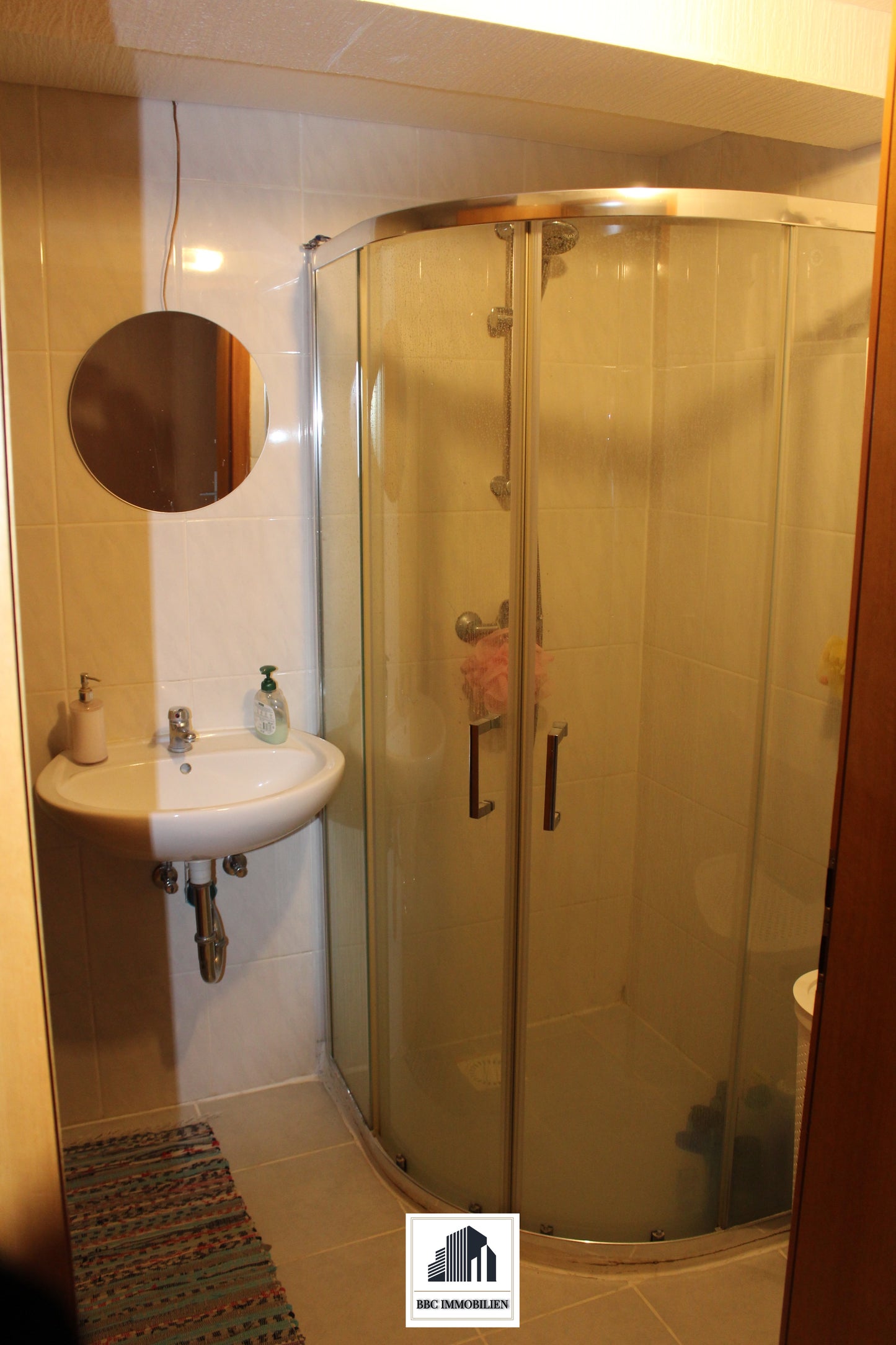 Rechte Seite eines modernen Dreifamilienhauses – Komplett saniert und vielseitig nutzbar! (72108 Ergenzingen)