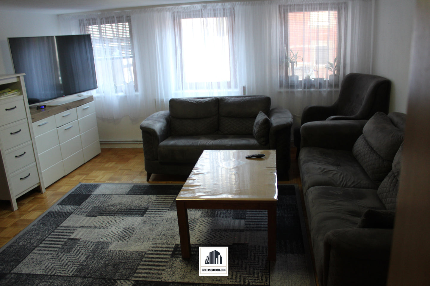 Rechte Seite eines modernen Dreifamilienhauses – Komplett saniert und vielseitig nutzbar! (72108 Ergenzingen)