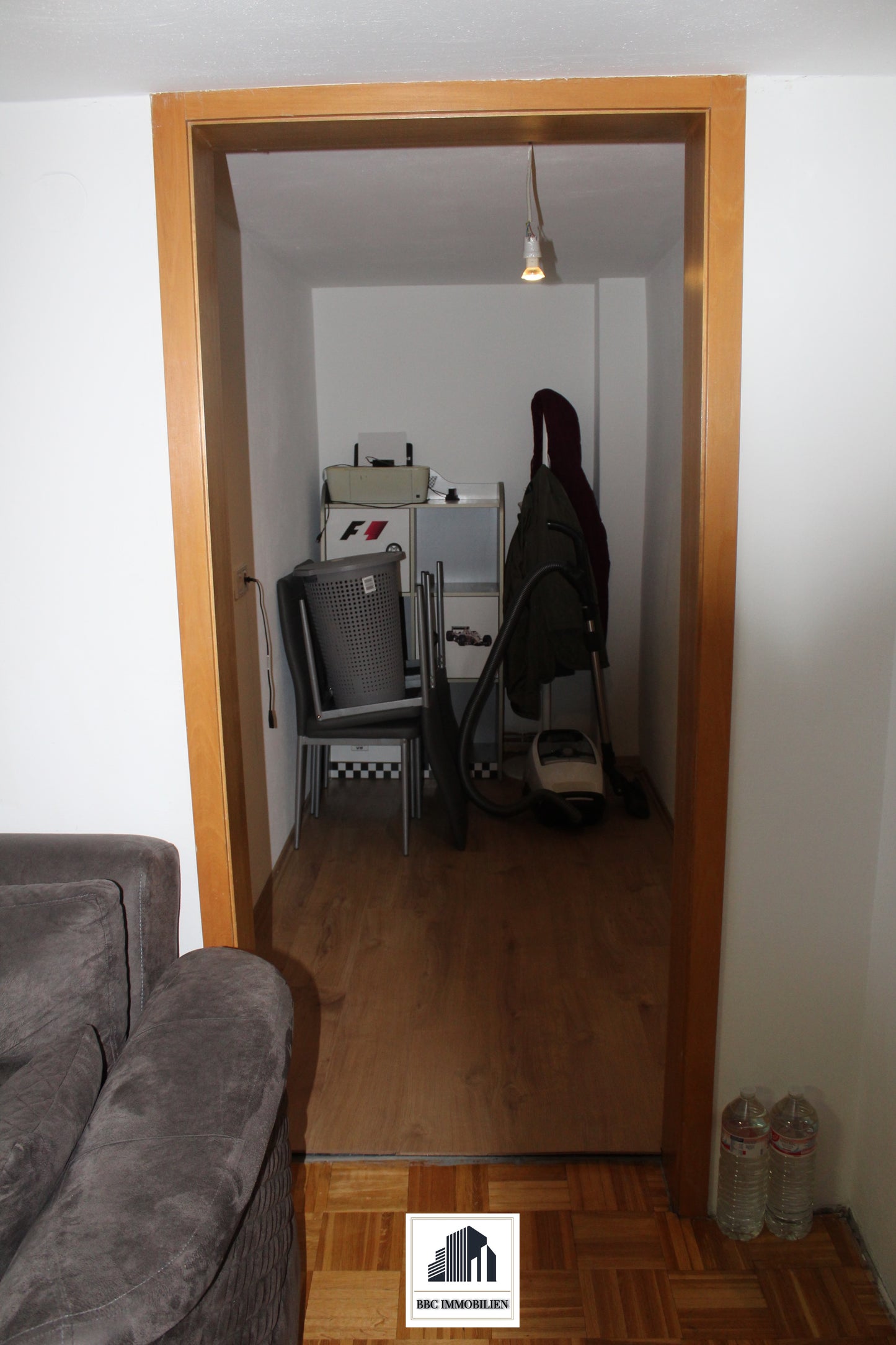 Rechte Seite eines modernen Dreifamilienhauses – Komplett saniert und vielseitig nutzbar! (72108 Ergenzingen)