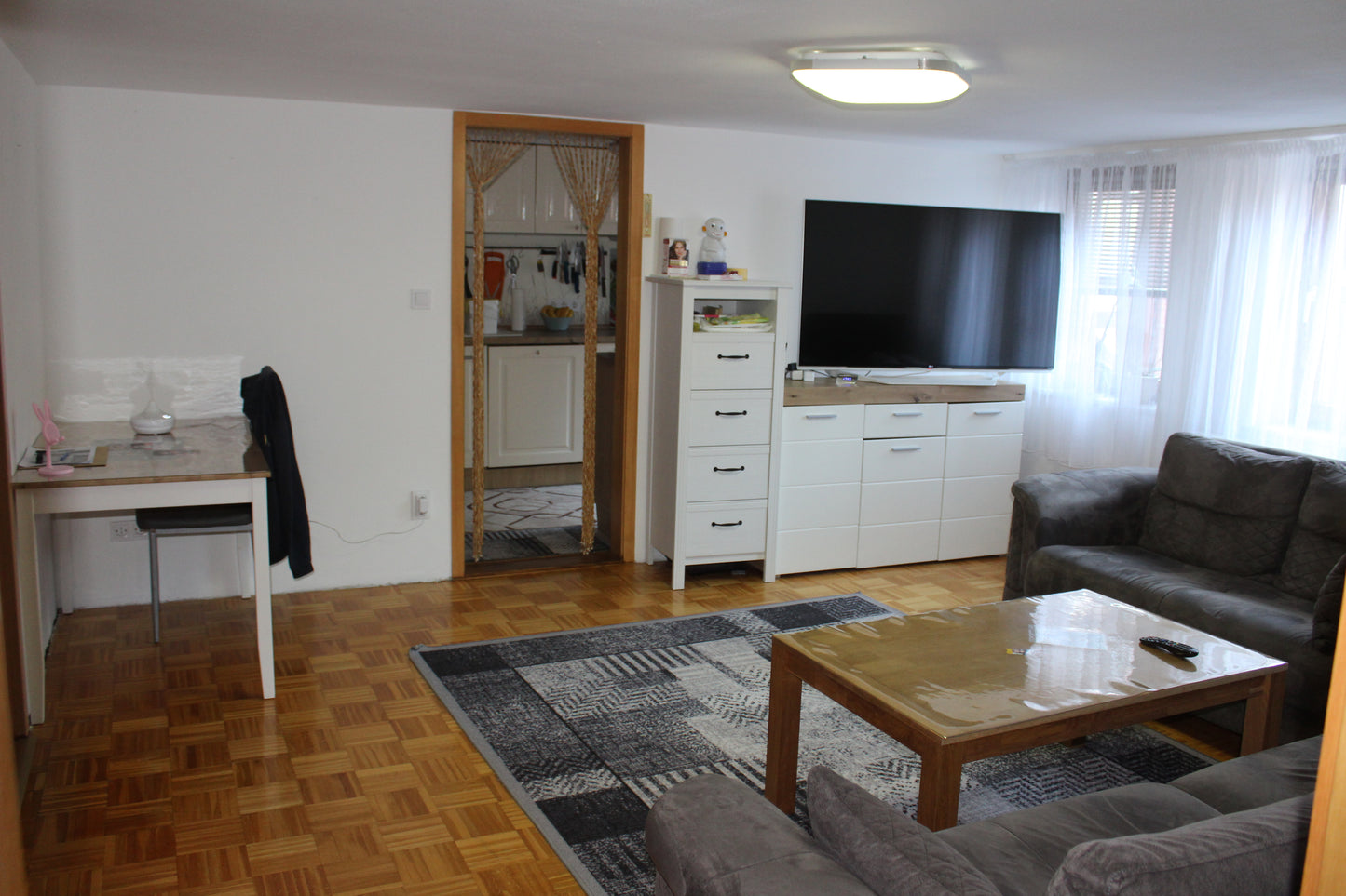 Rechte Seite eines modernen Dreifamilienhauses – Komplett saniert und vielseitig nutzbar! (72108 Ergenzingen)