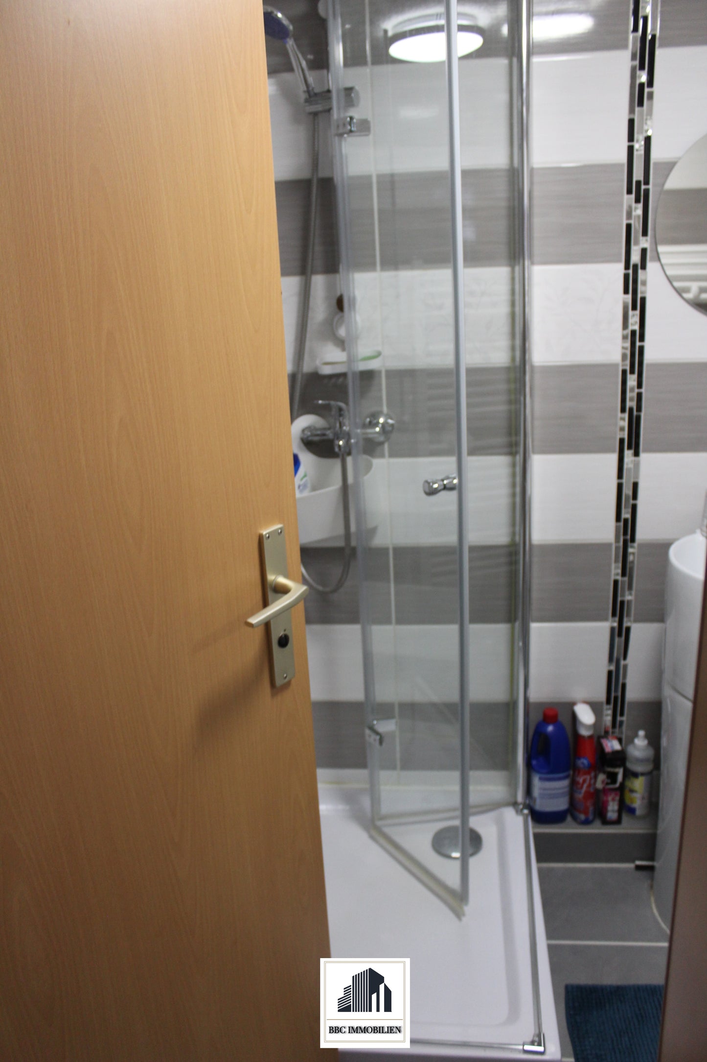 Rechte Seite eines modernen Dreifamilienhauses – Komplett saniert und vielseitig nutzbar! (72108 Ergenzingen)