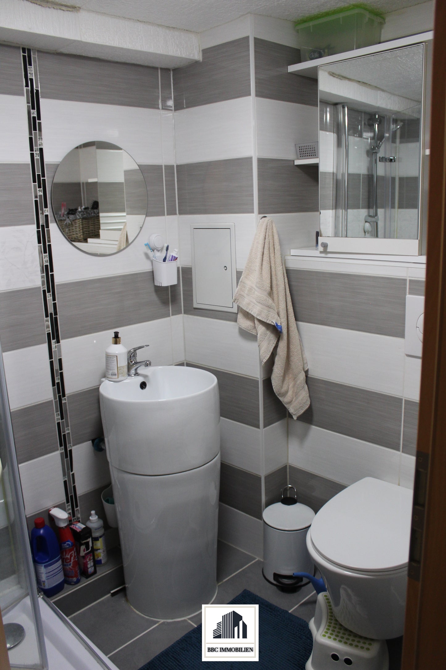 Rechte Seite eines modernen Dreifamilienhauses – Komplett saniert und vielseitig nutzbar! (72108 Ergenzingen)