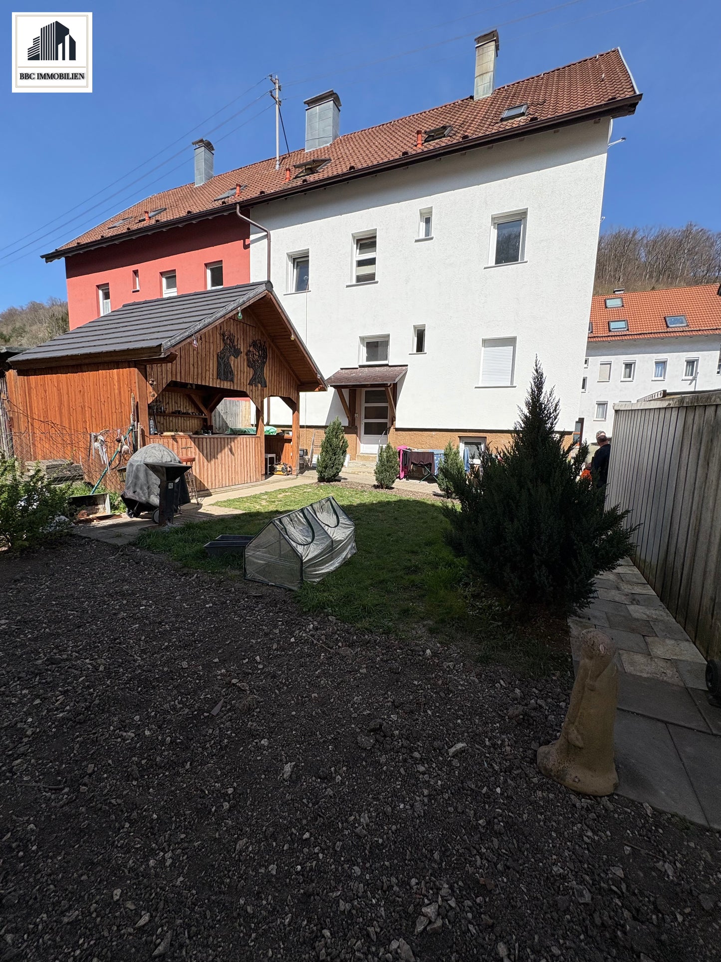 Investieren, einziehen, profitieren – attraktives 3 Mehrfamilienhaus in Bad Urach!