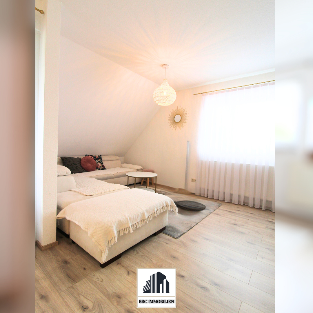 Helle Dachgeschosswohnung mit Balkon, Gartenanteil und Stellplatz in gepflegtem Mehrfamilienhaus!