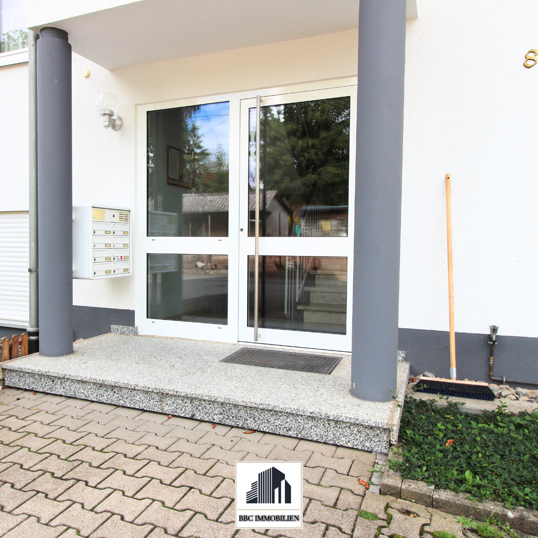 Helle Dachgeschosswohnung mit Balkon, Gartenanteil und Stellplatz in gepflegtem Mehrfamilienhaus!