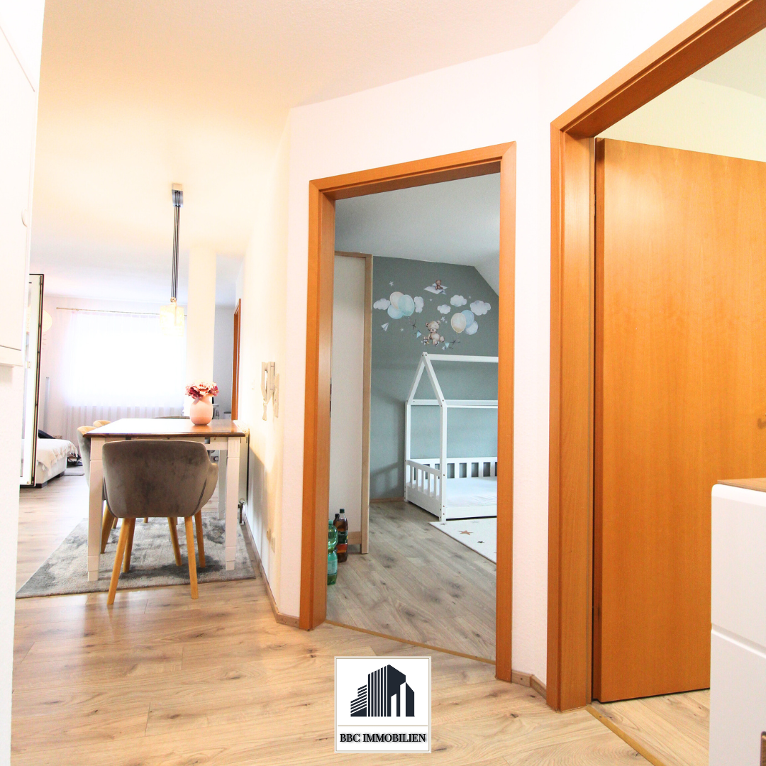 Helle Dachgeschosswohnung mit Balkon, Gartenanteil und Stellplatz in gepflegtem Mehrfamilienhaus!