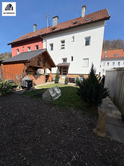 Investieren, einziehen, profitieren – attraktives 3 Mehrfamilienhaus in Bad Urach!