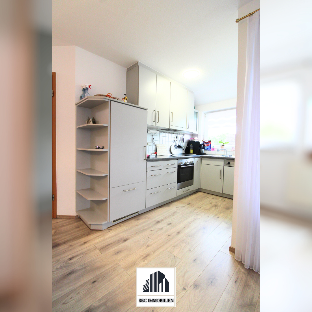 Helle Dachgeschosswohnung mit Balkon, Gartenanteil und Stellplatz in gepflegtem Mehrfamilienhaus!