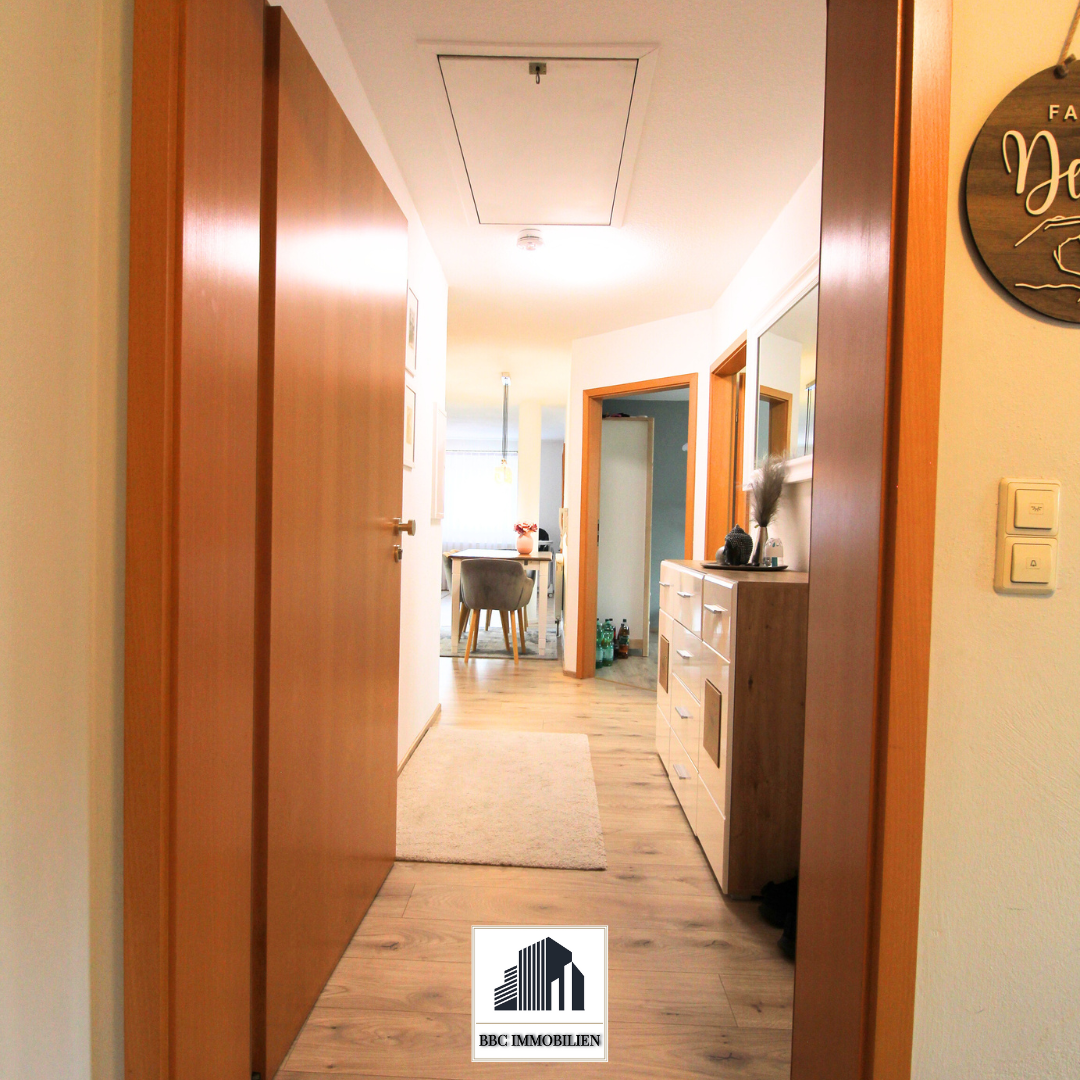 Helle Dachgeschosswohnung mit Balkon, Gartenanteil und Stellplatz in gepflegtem Mehrfamilienhaus!